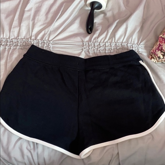 NIKE Casual Shorts with pockets - Picture 2 of 3